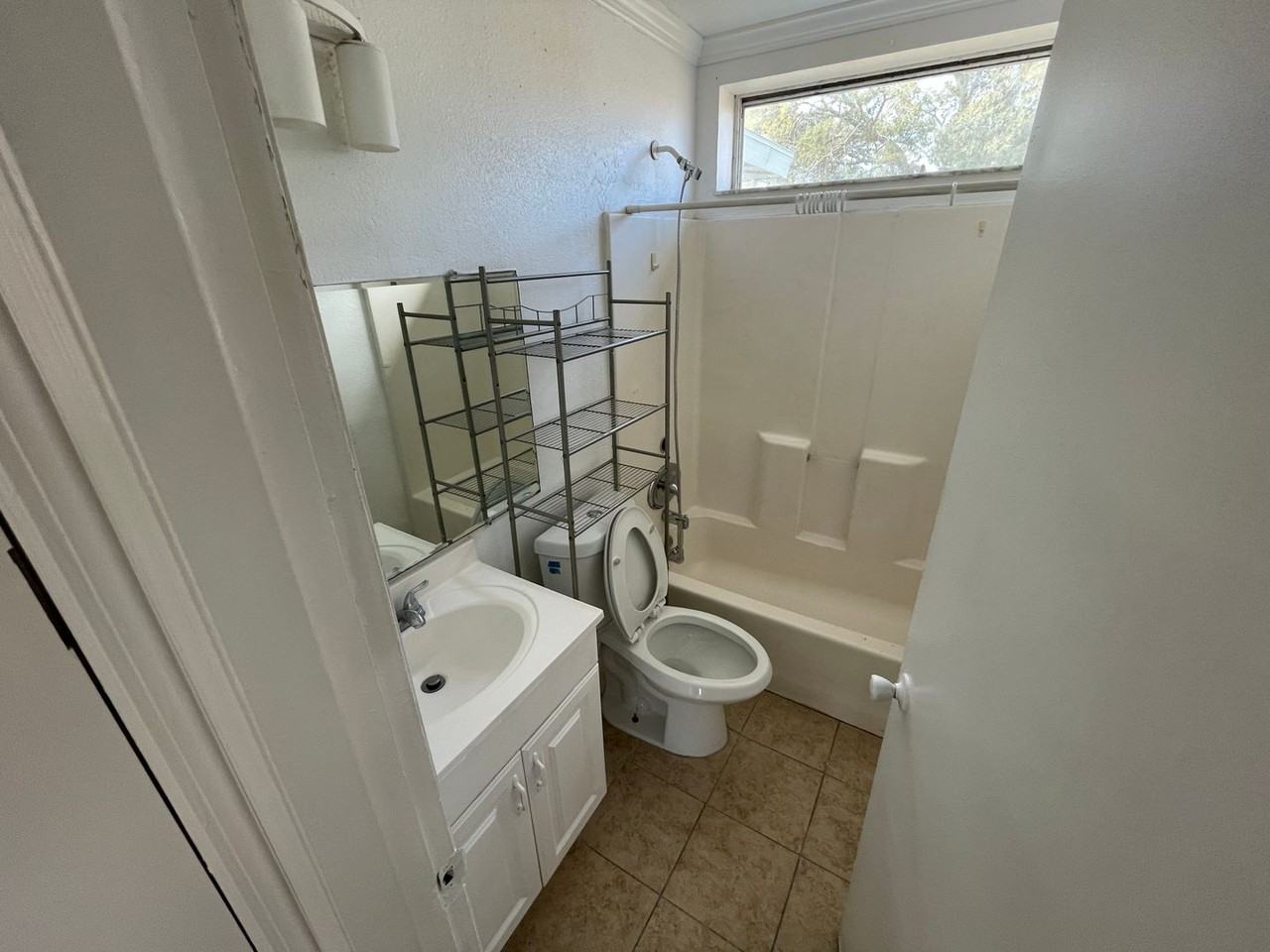 5250 Hemlock Dr - Photo 6 of 23