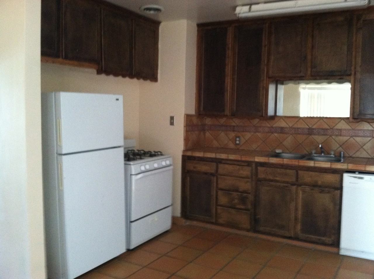 4412 Gordon St - Photo 4 of 7