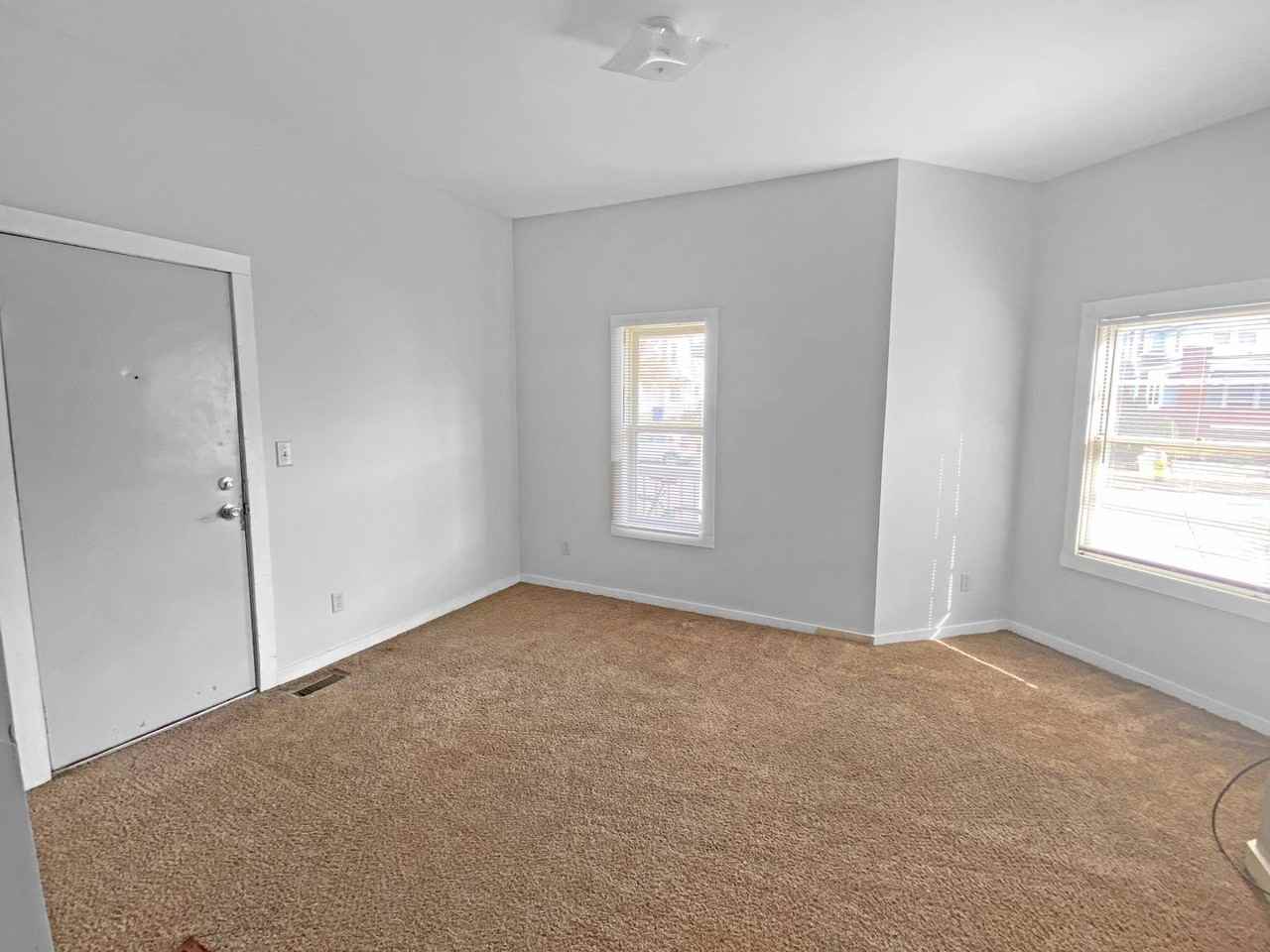 1117 Jefferson Ave Se - Photo 2 of 5