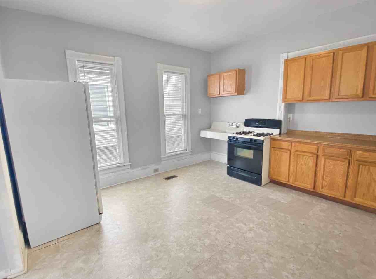 1117 Jefferson Ave Se - Photo 3 of 5