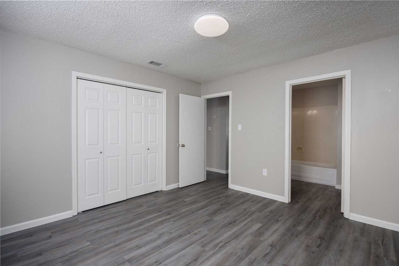 12023 Roddy Rd - Photo 5 of 30