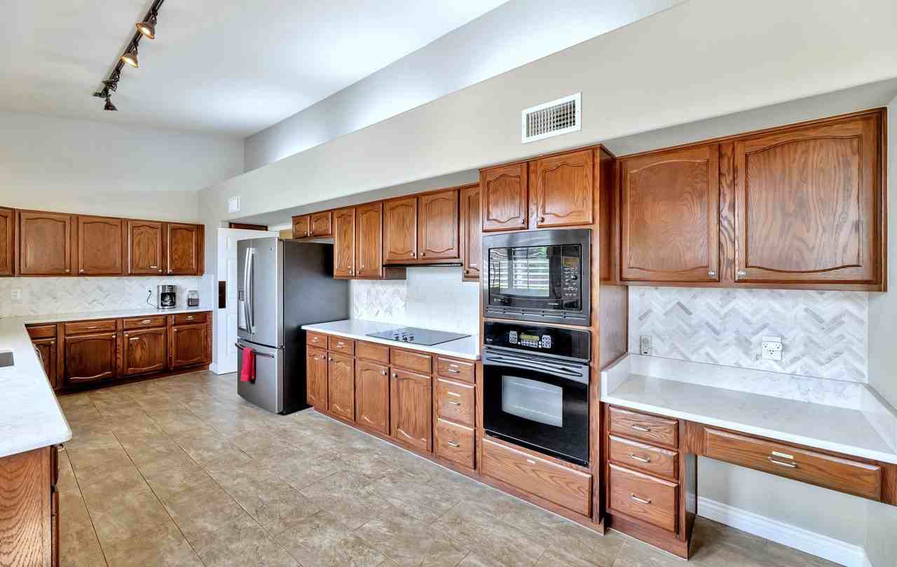 14227 N 57th Way - Photo 5 of 27