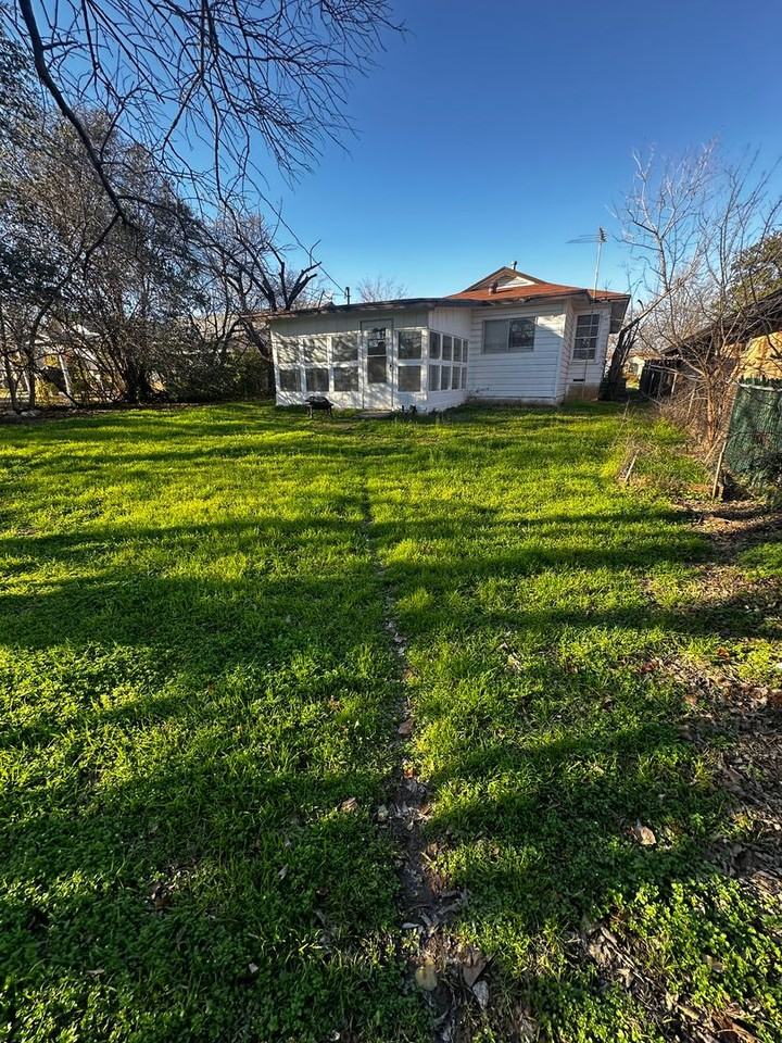 4621 Houghton Ave - Photo 2 of 24