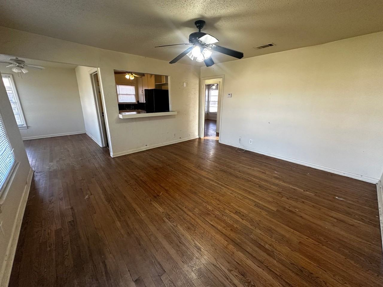 4621 Houghton Ave - Photo 4 of 24