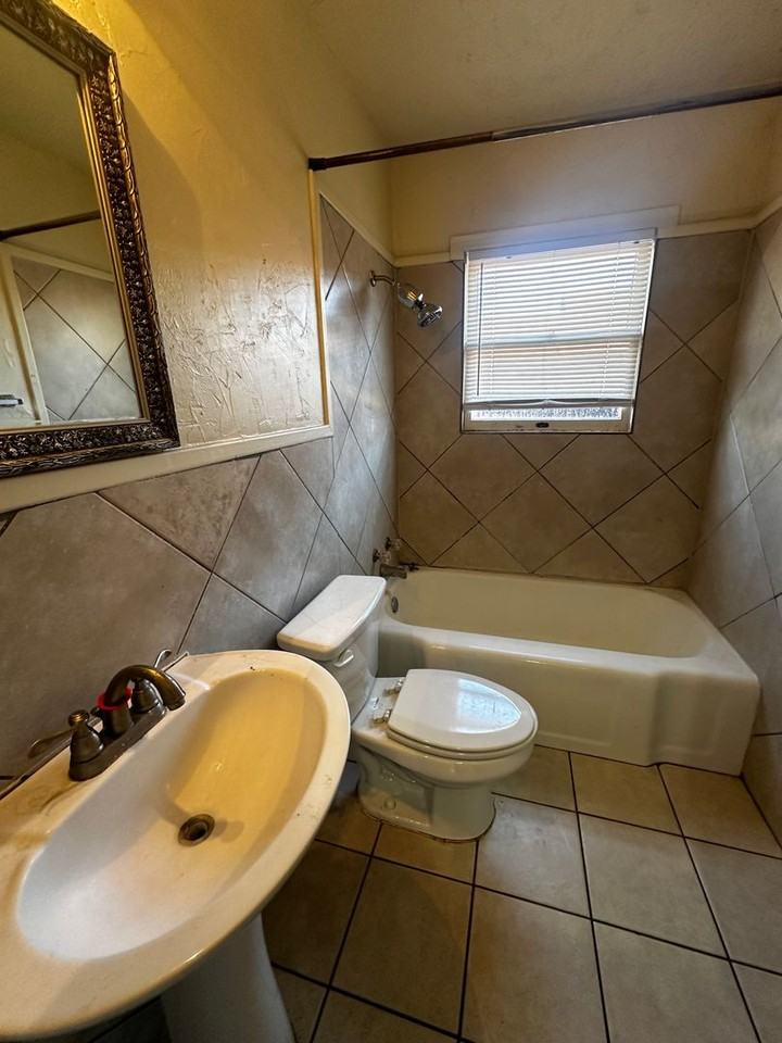 4621 Houghton Ave - Photo 7 of 24