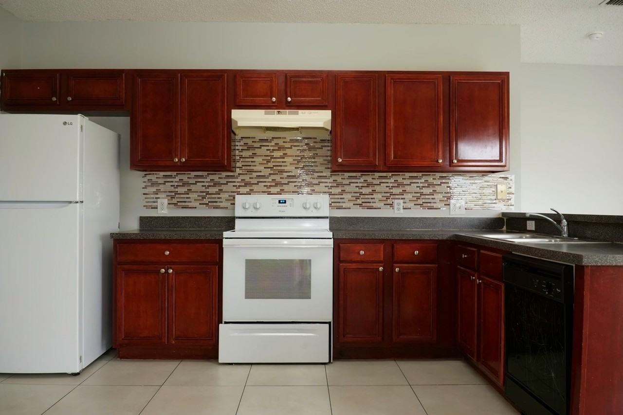 752 Paris Dr - Photo 4 of 16