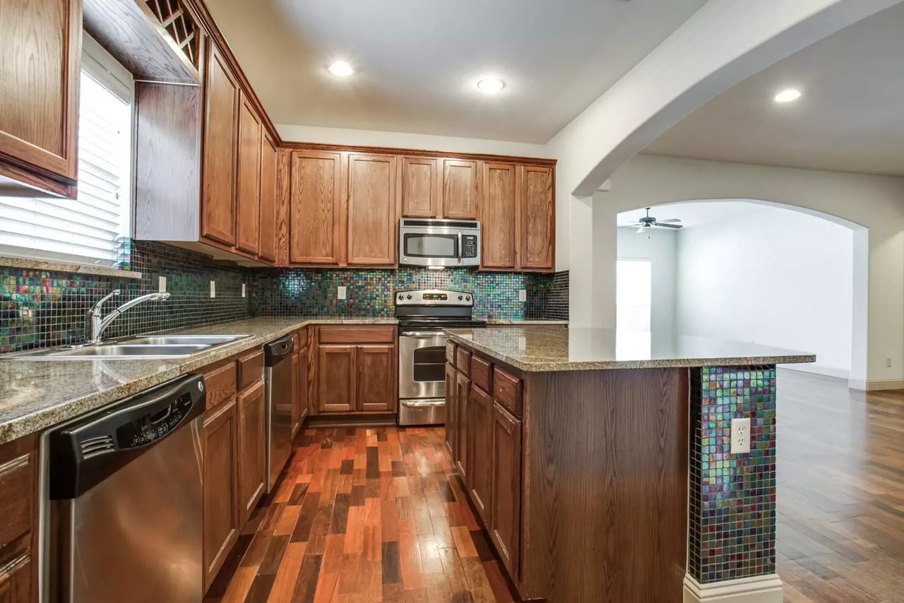 2934 Forest Park Blvd - Photo 6 of 15