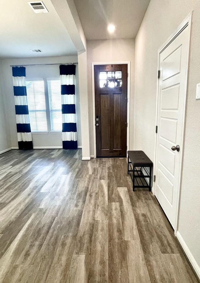 5005 Drovers Path - Photo 3 of 19