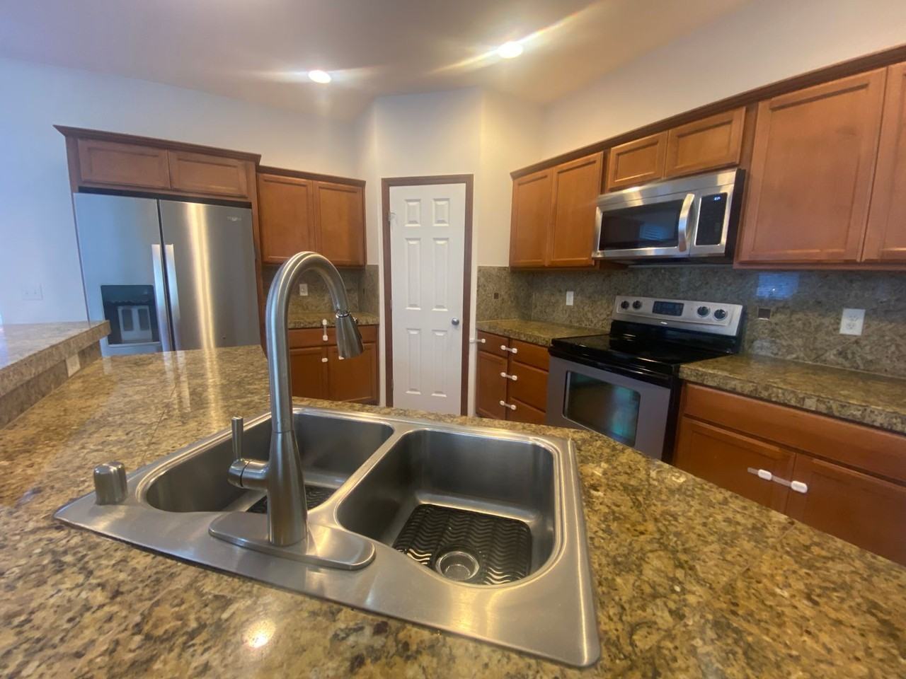 12879 Ne 197th Pl - Photo 3 of 36