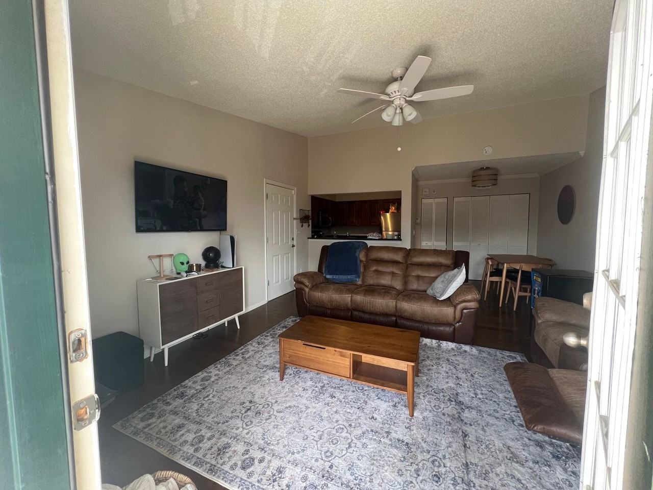 120 15th St E #519 - Photo 4 of 14