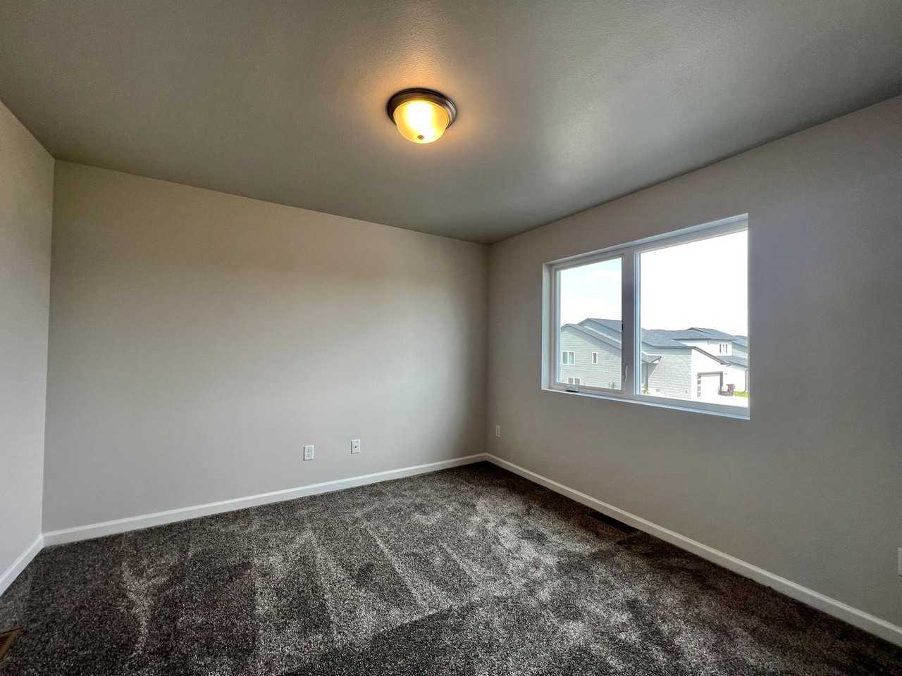 116 Marshall Loop - Photo 2 of 16