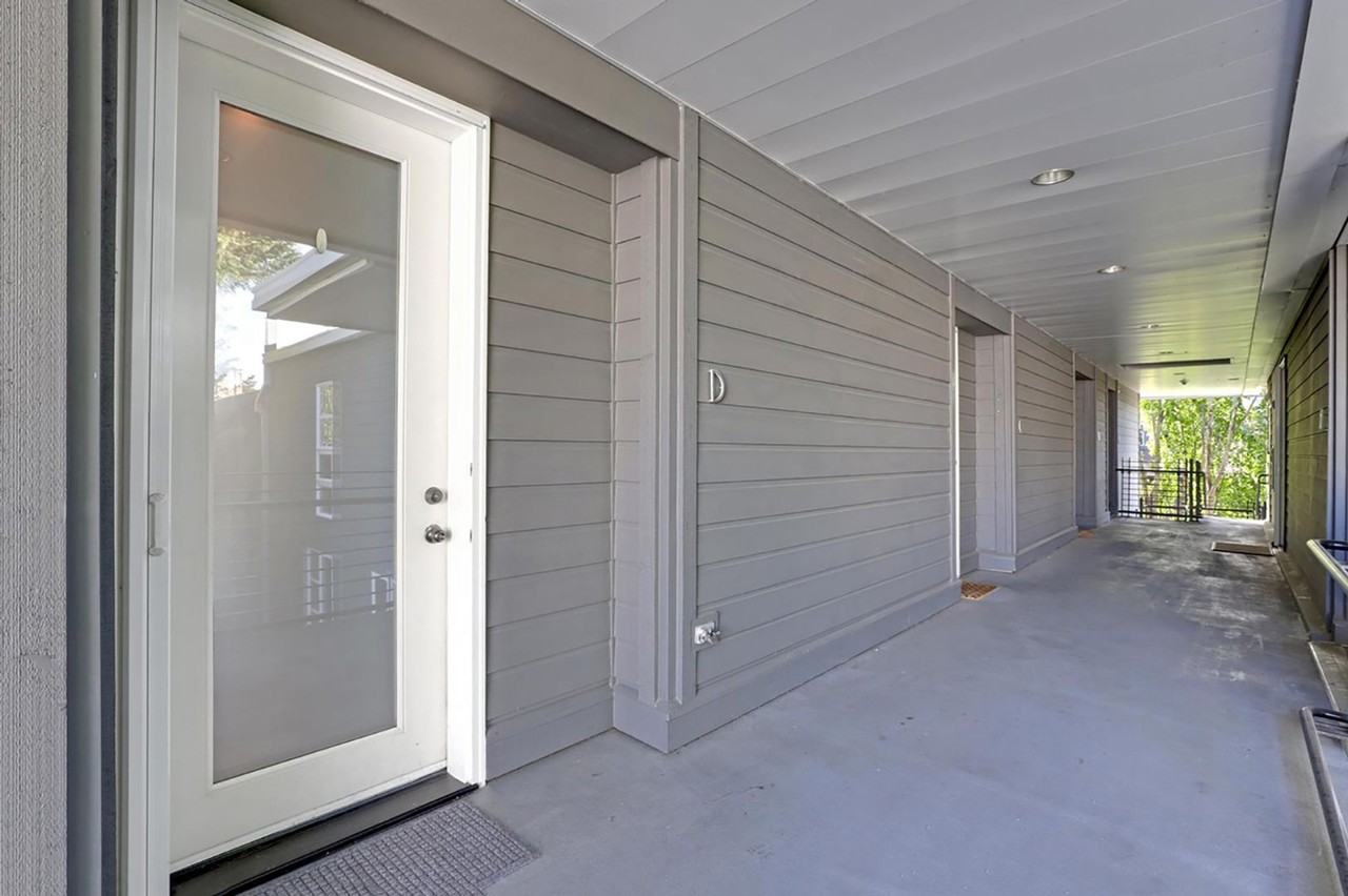 1910 Ne 40th Ave - Photo 3 of 27