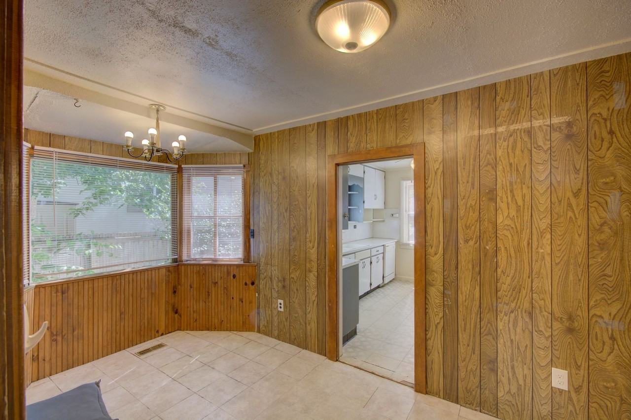 2257 S Franklin St - Photo 3 of 18