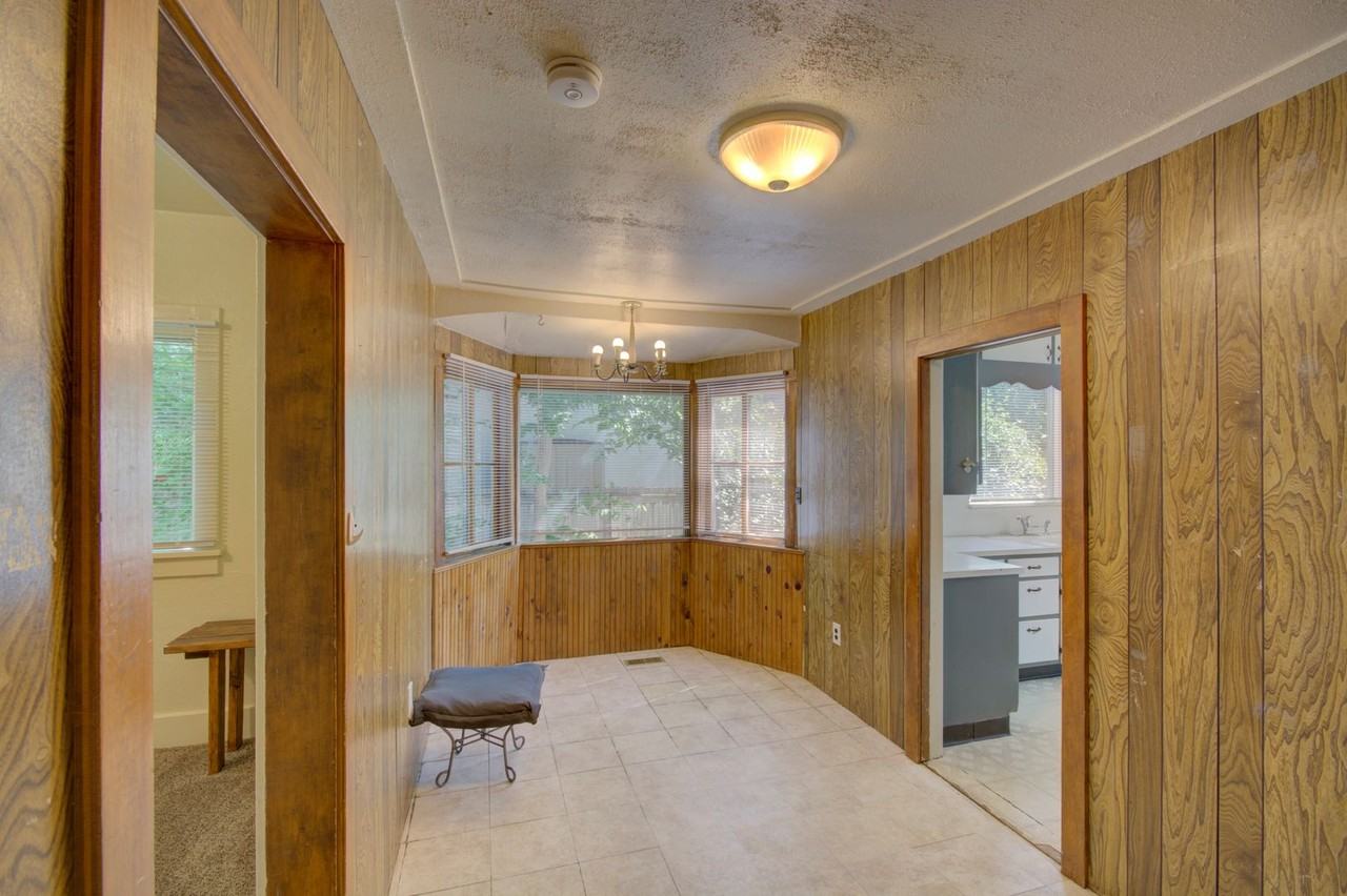 2257 S Franklin St - Photo 4 of 18