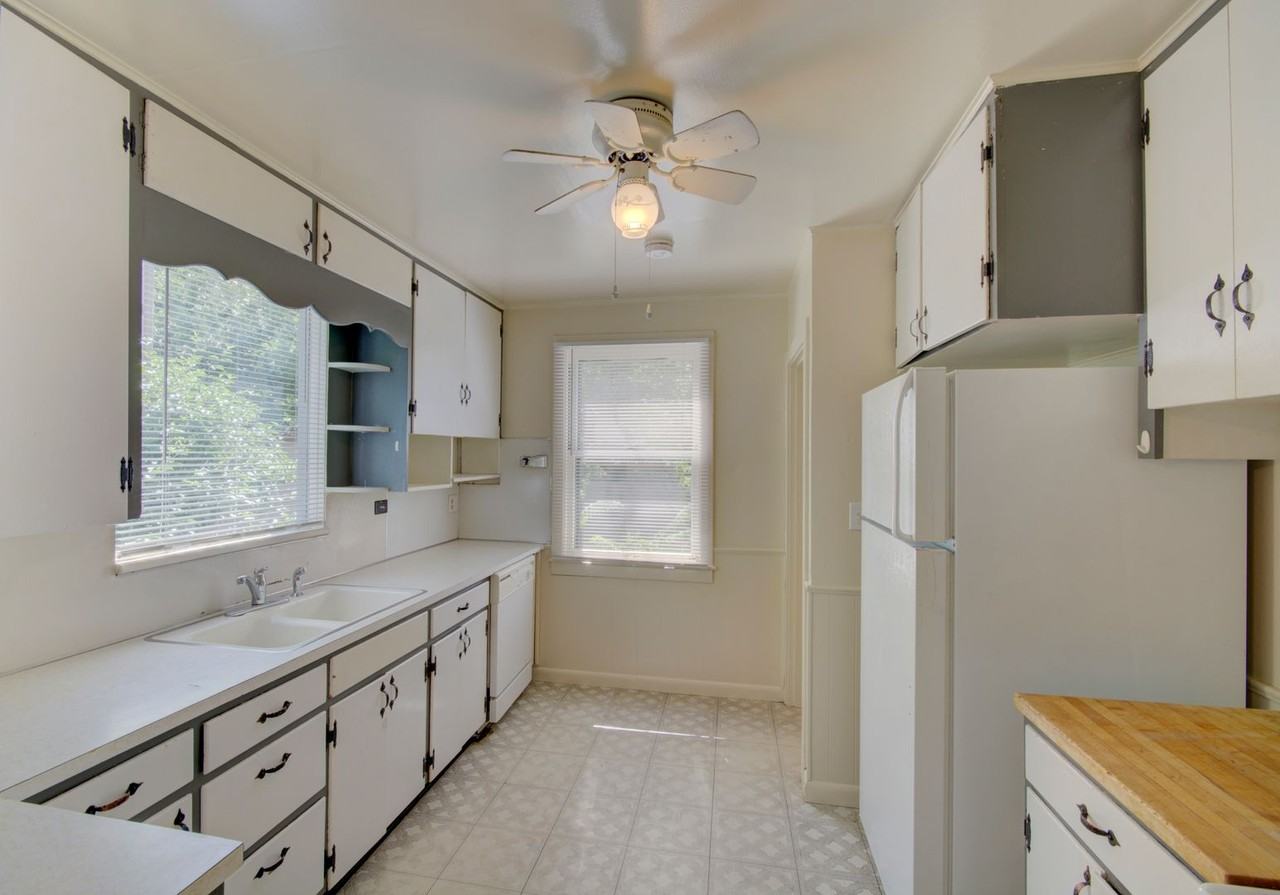 2257 S Franklin St - Photo 5 of 18