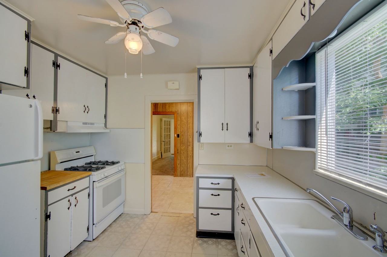 2257 S Franklin St - Photo 6 of 18