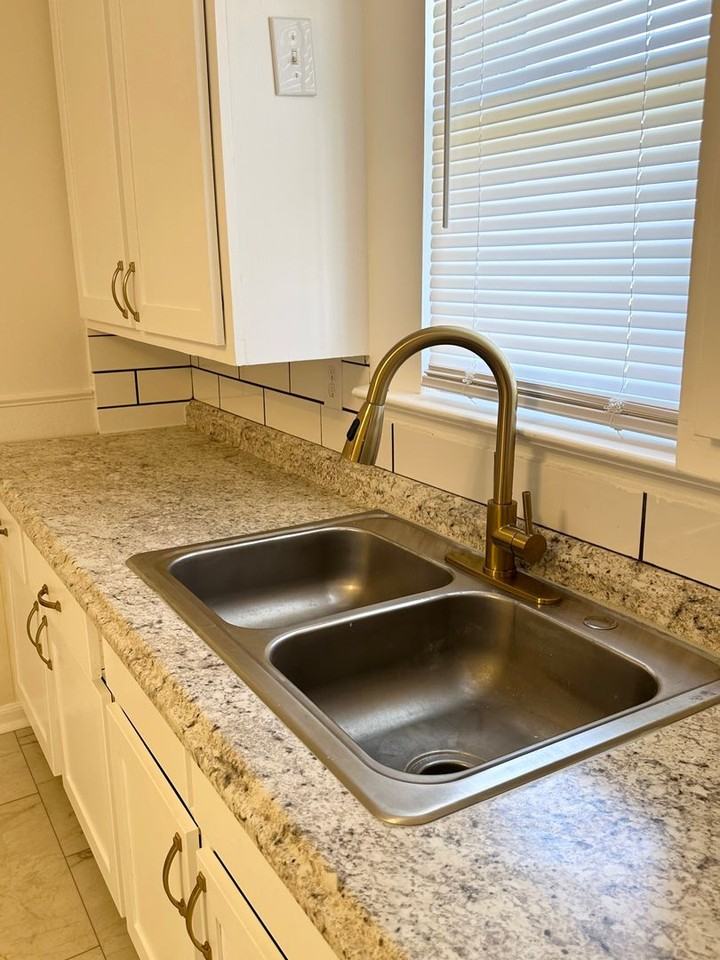 1707 W Dale St - Photo 6 of 11