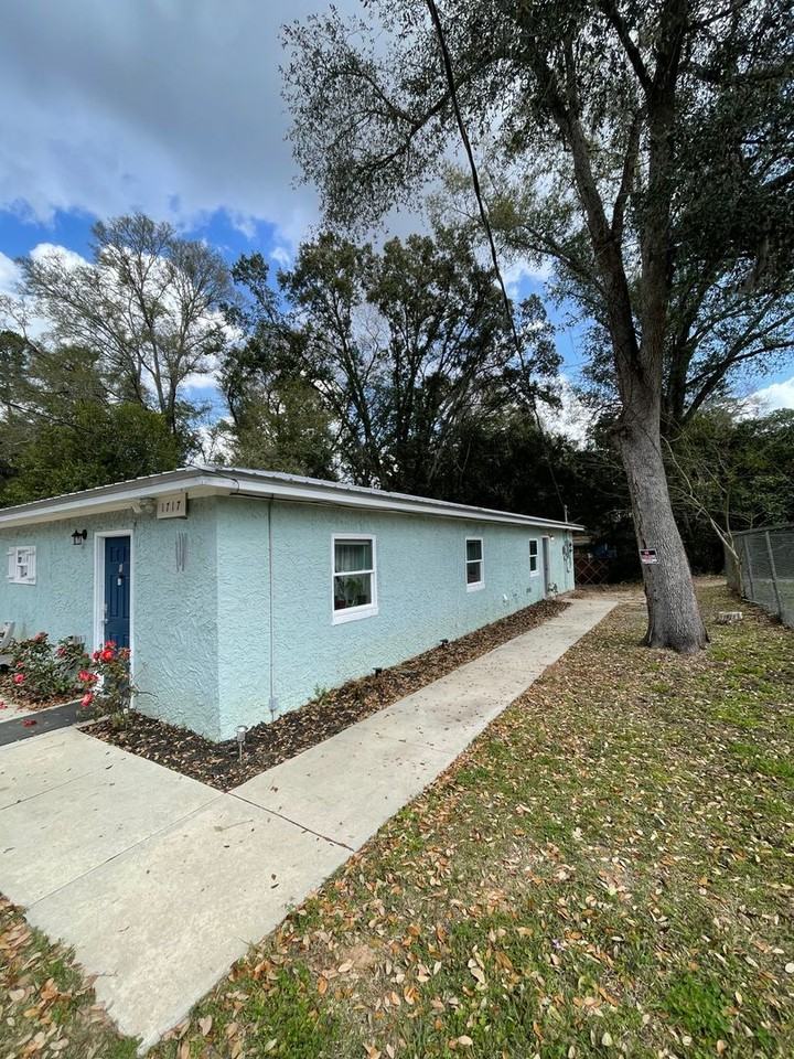 1717 Harris St #2 - Photo 2 of 17