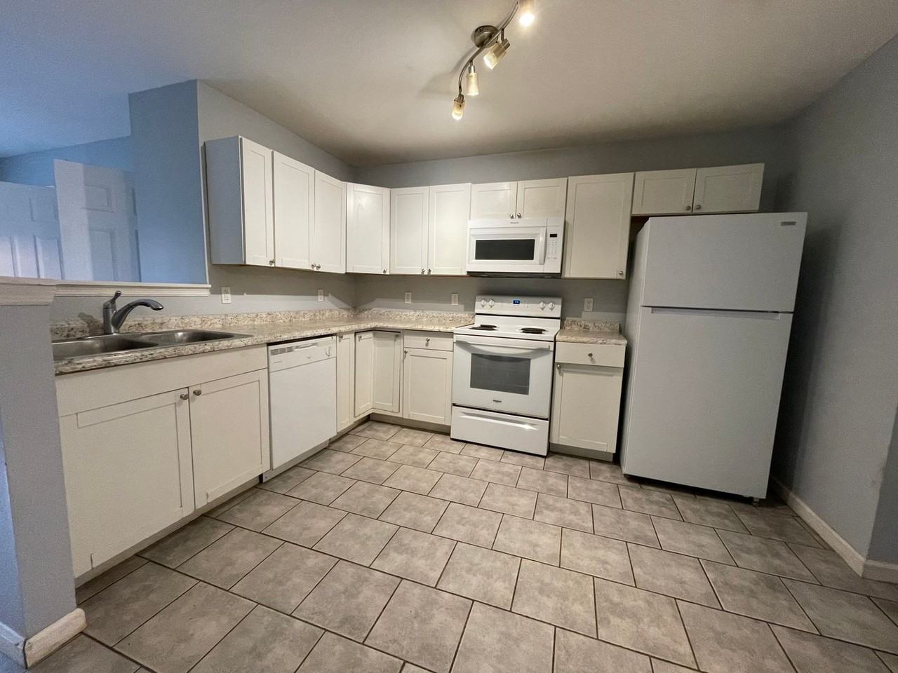 1717 Harris St #2 - Photo 6 of 17