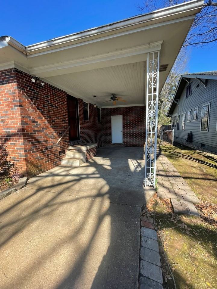 818 Grant St Se - Photo 2 of 12