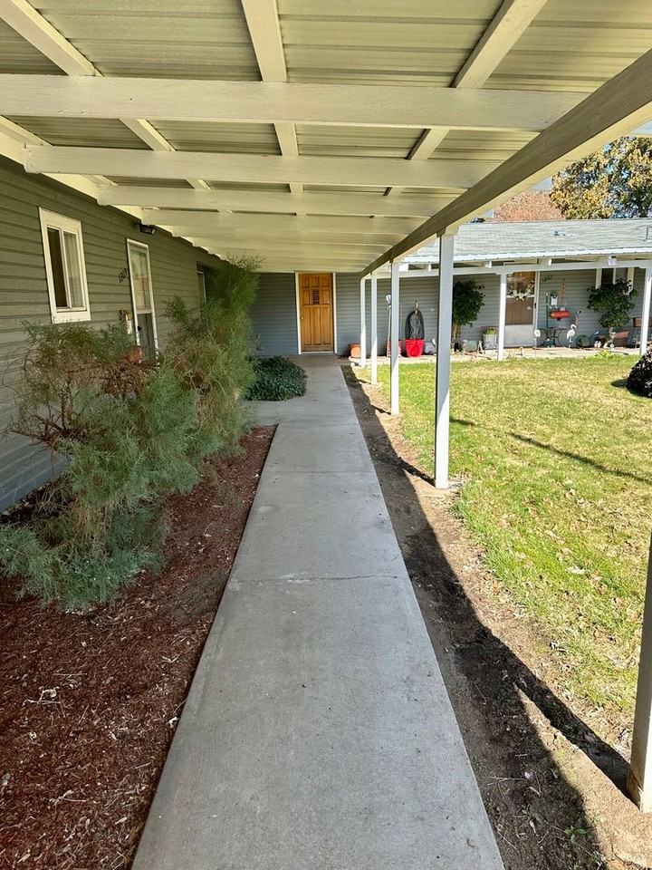 1215 Mitchell St - Photo 2 of 21