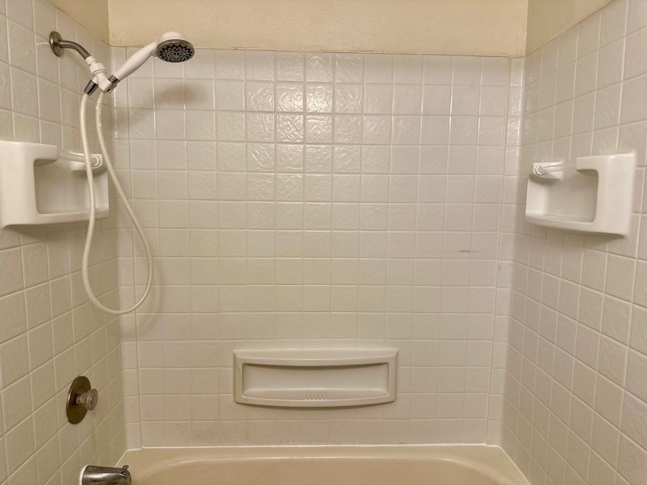 1215 Mitchell St - Photo 6 of 21