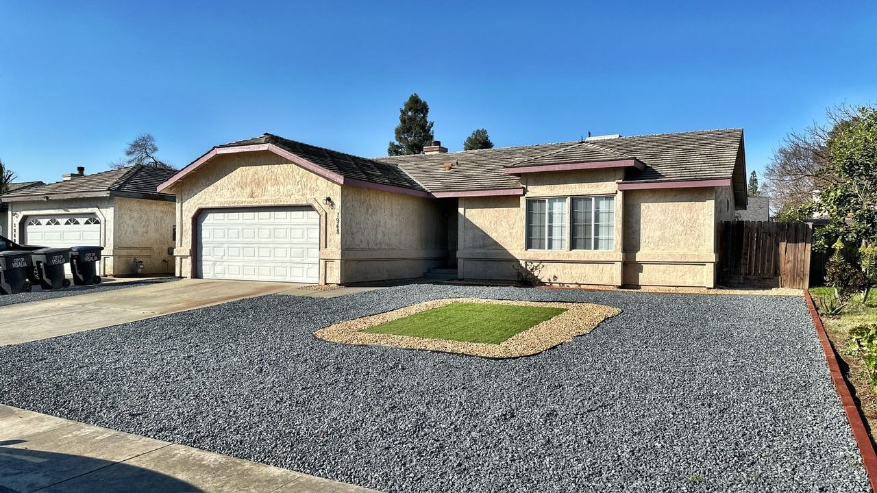 1948 E Pershing Ave - Photo 2 of 23