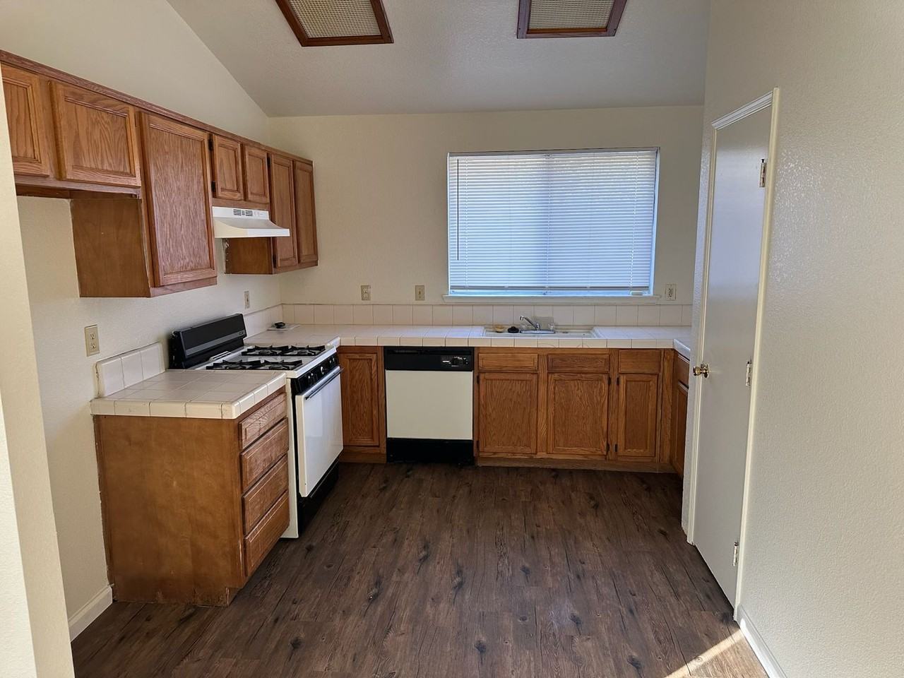 1948 E Pershing Ave - Photo 5 of 23