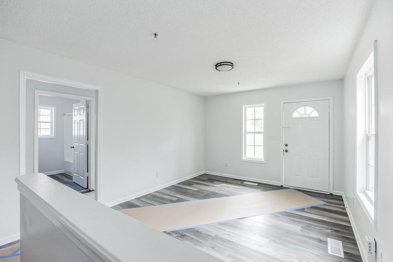3829 Prices Ln - Photo 2 of 13
