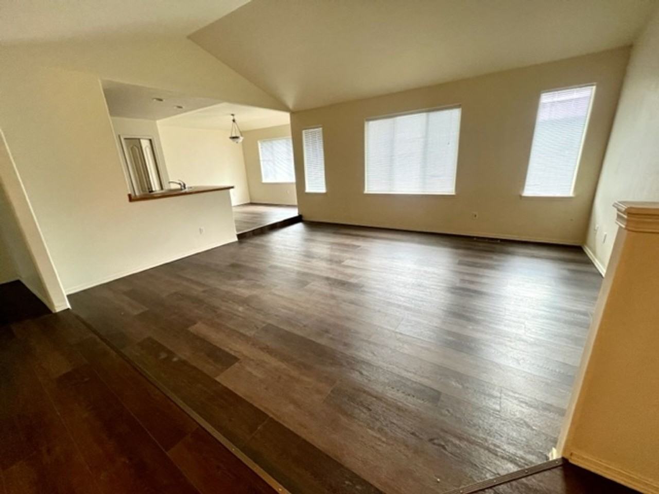 2128 Nw Elm Ave - Photo 2 of 12