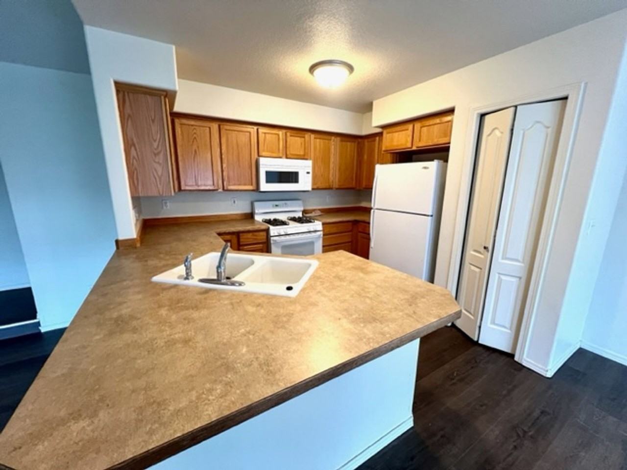 2128 Nw Elm Ave - Photo 4 of 12