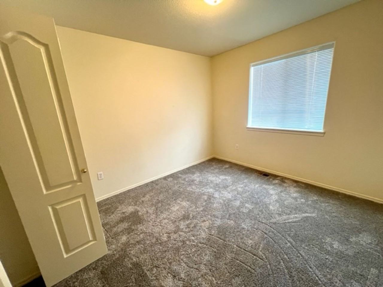 2128 Nw Elm Ave - Photo 5 of 12