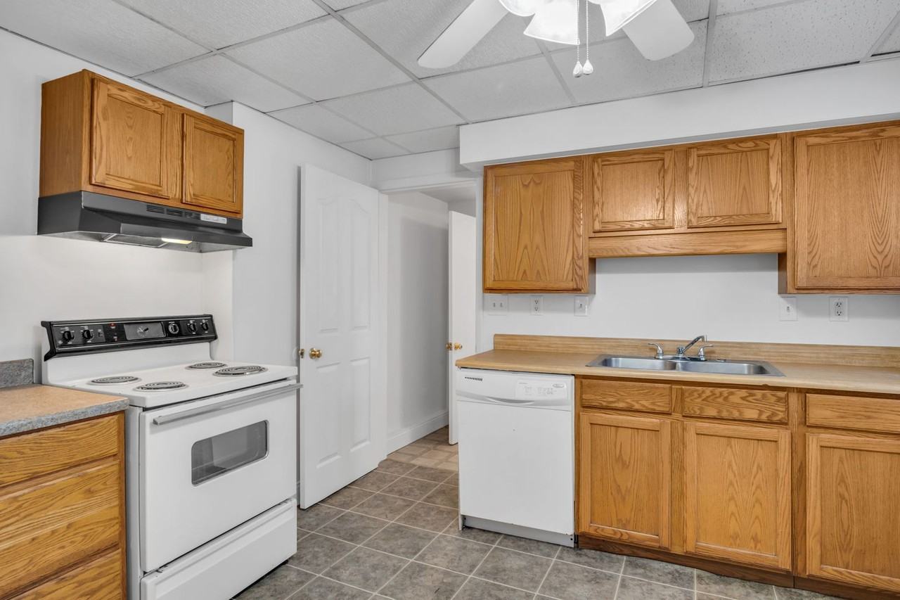 322 W Penn St - Photo 4 of 31