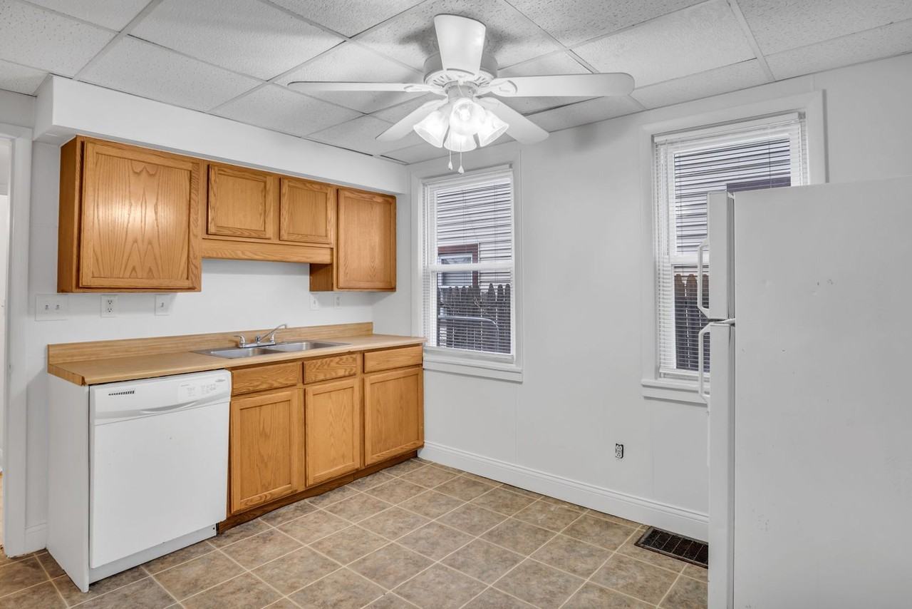 322 W Penn St - Photo 5 of 31