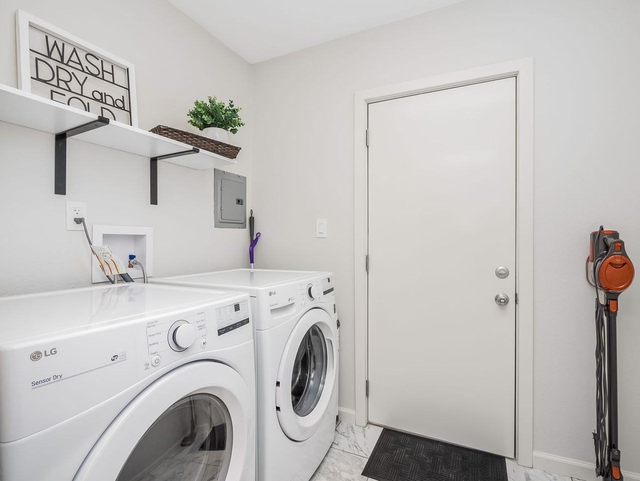 2020 N Adoline Ave - Photo 6 of 11