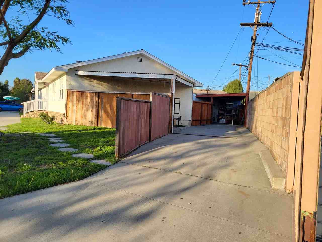4224 Pepperwood Ave - Photo 3 of 50