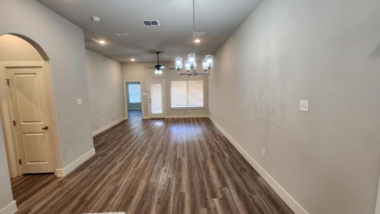 2540 138th St - Photo 3 of 21