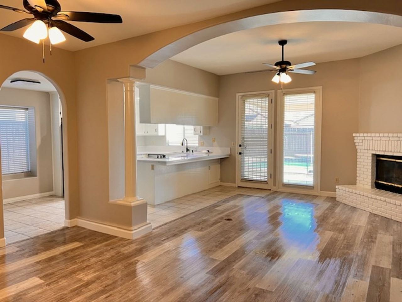 9131 Anchor Island Ct - Photo 3 of 18