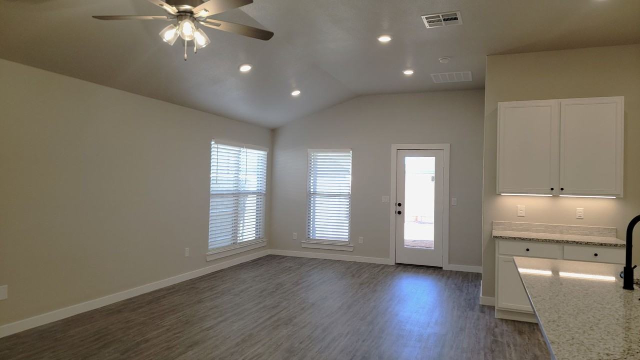 3625 Valencia Ave - Photo 3 of 24