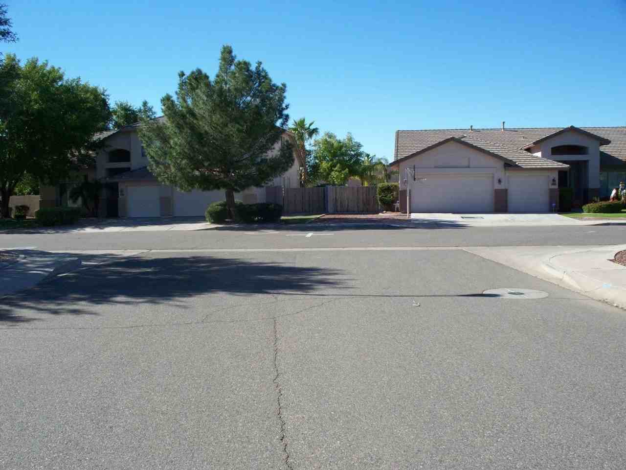 7065 W Greenbriar Dr - Photo 2 of 16