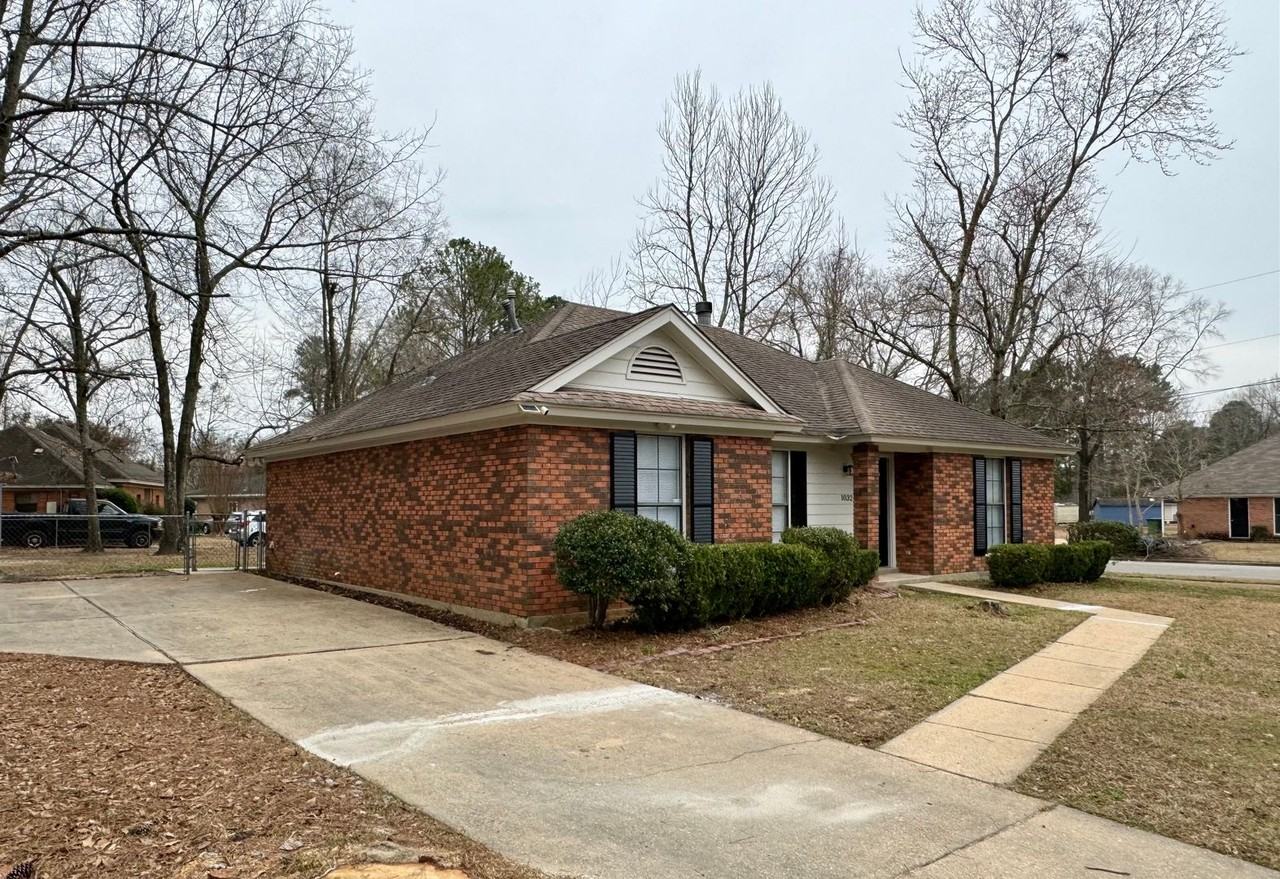 1032 Countryside Ln - Photo 3 of 27