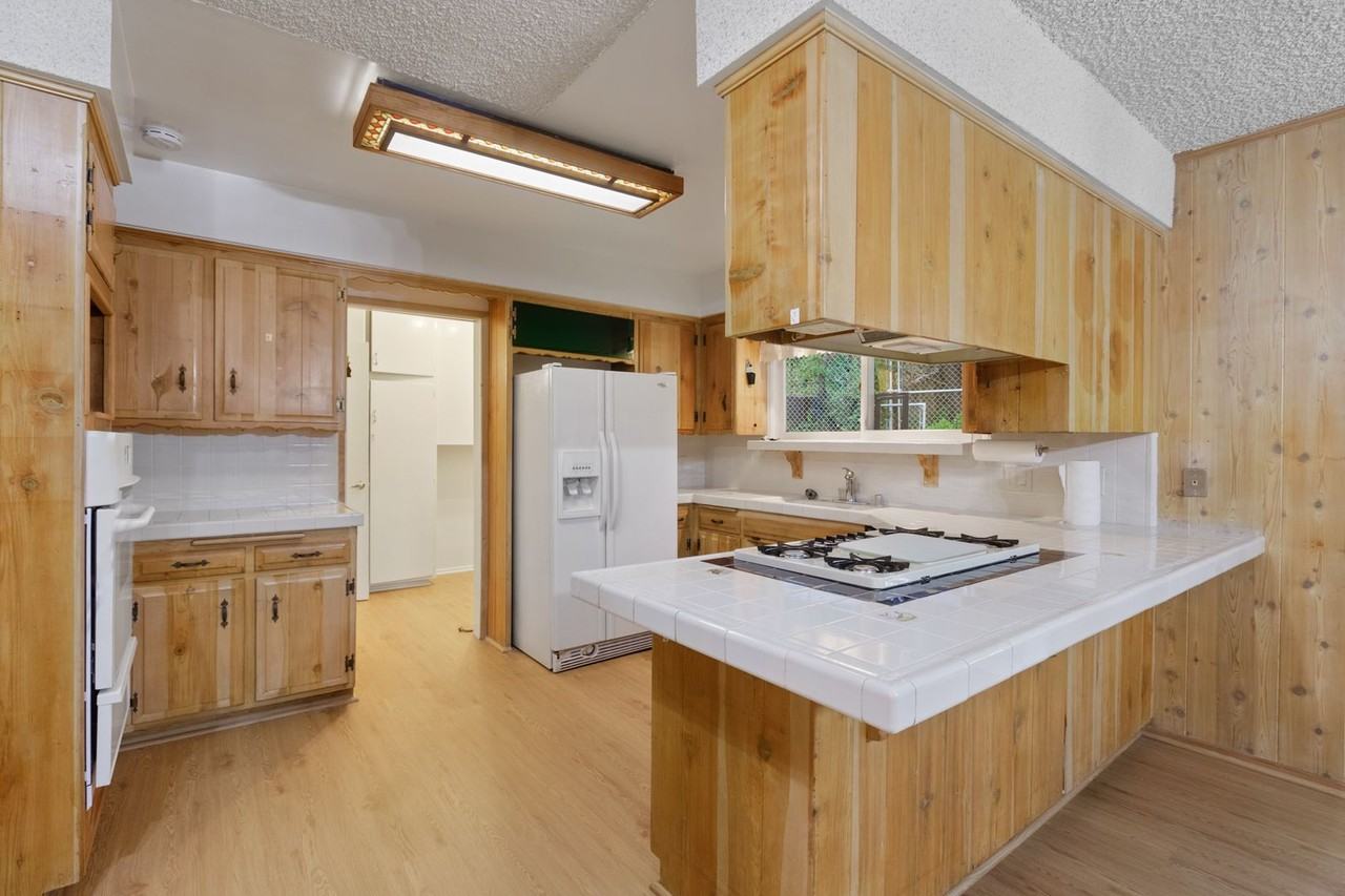 4775 Regalo Rd - Photo 3 of 34