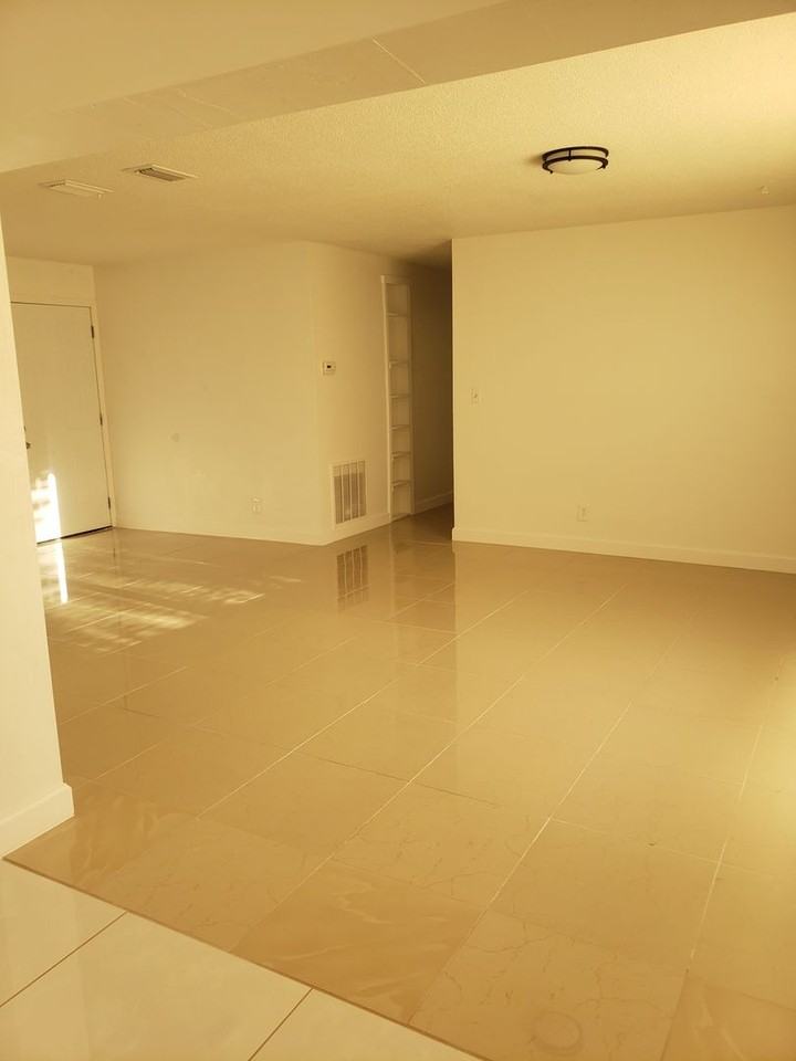 940 Lockhart St - Photo 4 of 27