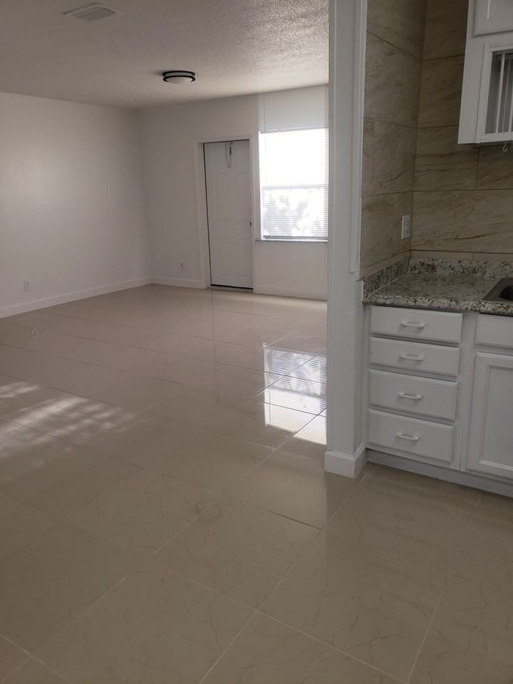 940 Lockhart St - Photo 7 of 27