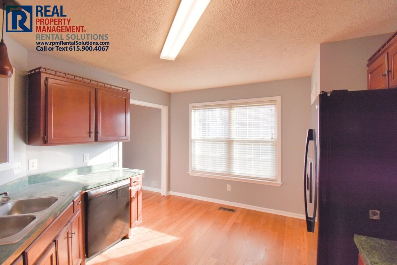 215 Priest View Dr - Photo 4 of 10