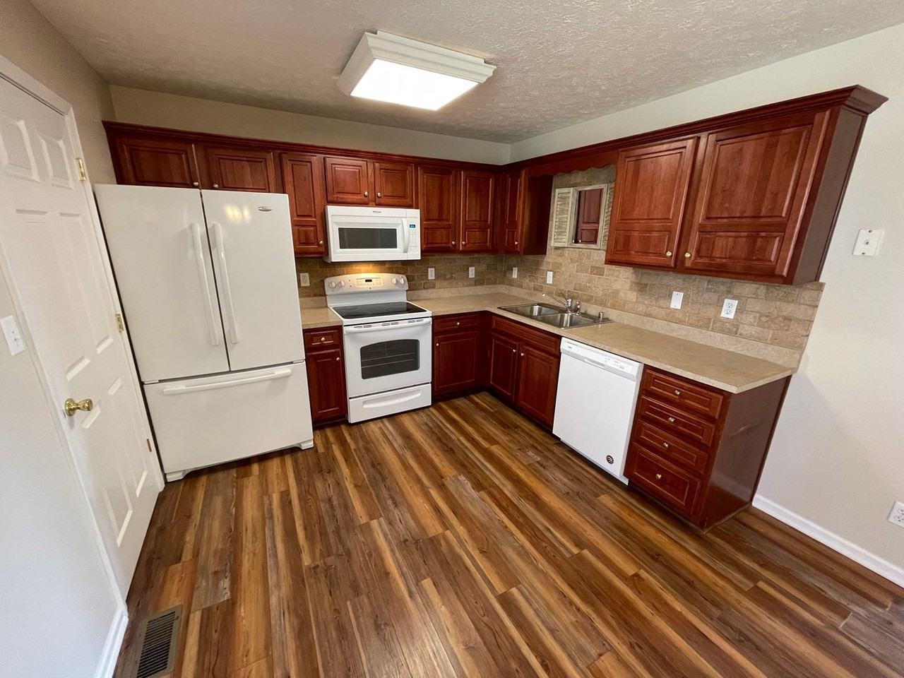 60 Nordic Ct - Photo 2 of 20