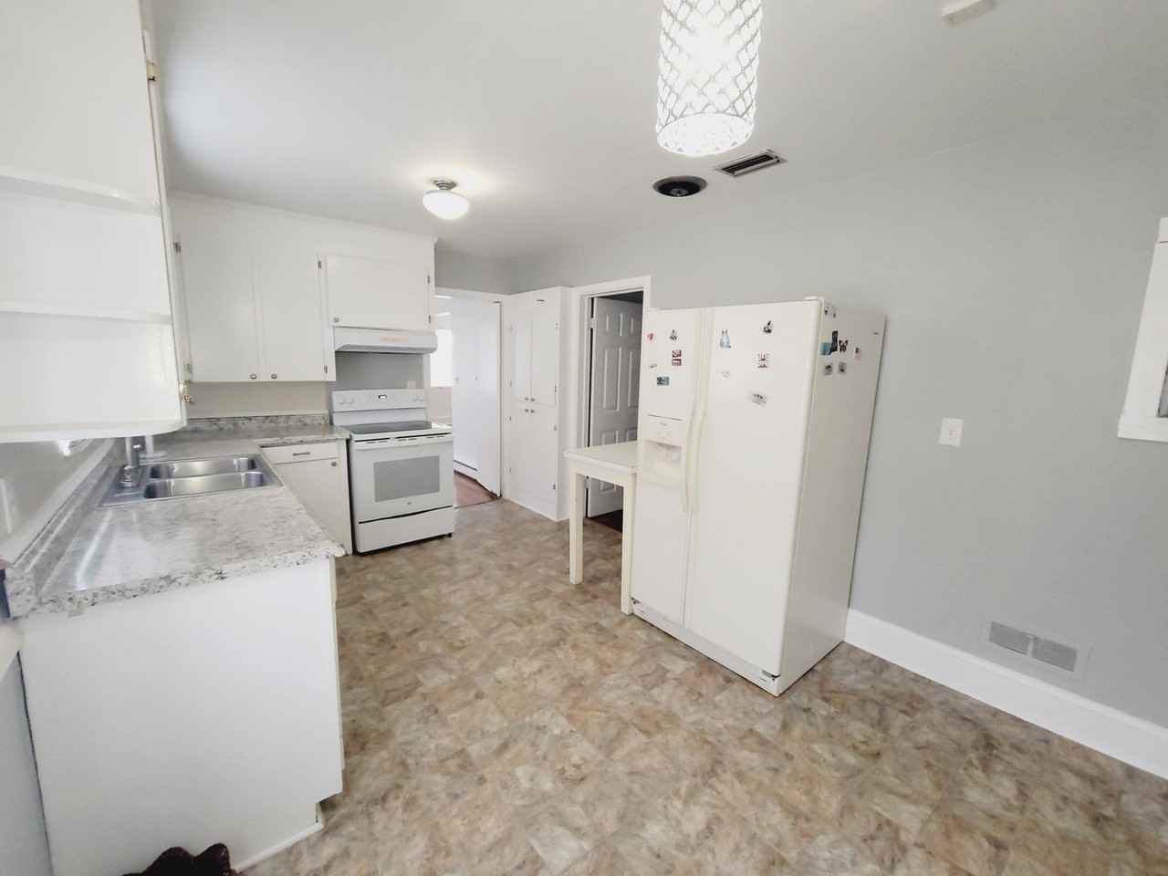 1348 East Woodlawn Road - Photo 3 of 11