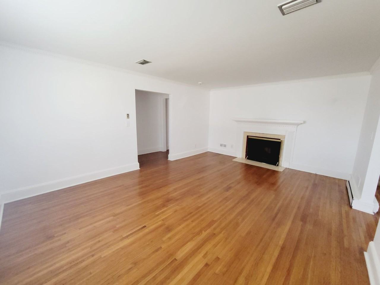 1348 East Woodlawn Road - Photo 4 of 11