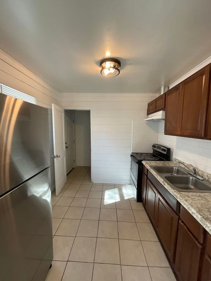 3005 Abelia Dr - Photo 4 of 19