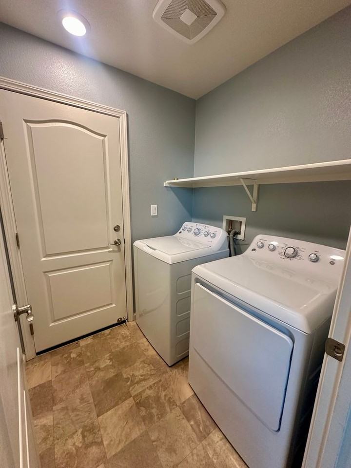 102 Fanuncio Ln - Photo 3 of 18